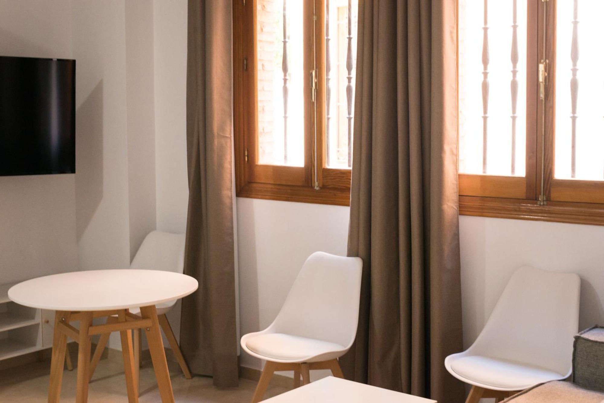 Apartamentos La Pila Del Pato Севиля Екстериор снимка